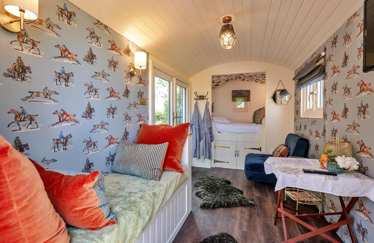 Finest Retreats - Shrawardine Train Carriage Villa Luaran gambar