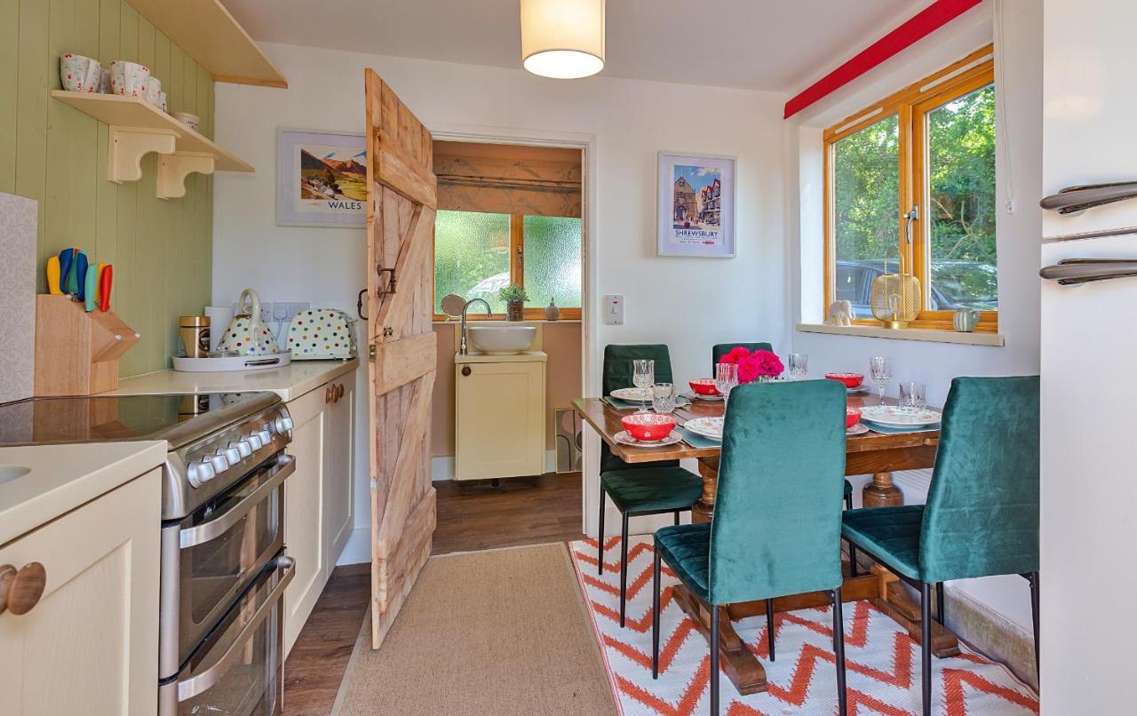 Finest Retreats - Shrawardine Train Carriage Villa Luaran gambar